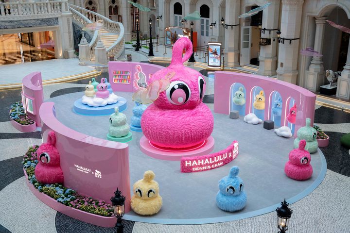 01.	美高梅携手壹号广场共同呈献“HAHALULU x 美高梅潮流艺术展”