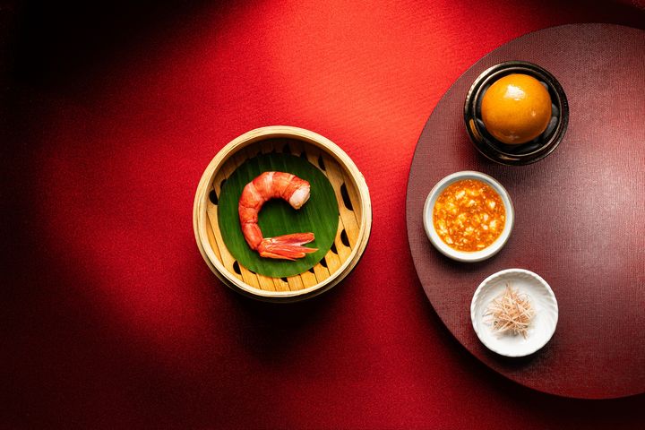 Aji has retained one MICHELIN star for two consecutive years, with its “Asian Bistronomy” concept, which blend Asian notes with refined French techniques to create a distinctive cross-cultural dining experience. 