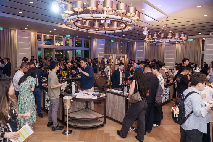 Bringing together Italian wine producers, institutional partners, wine professionals and aficionados, welcomed over 250 guests to say “Salute” to over 100 Italian wine labels