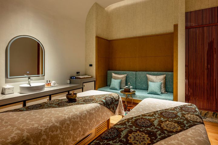 Treatment room with two massage beds at TRIA spa in MGM MACAU