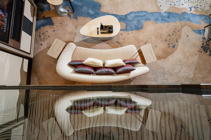 Stylish living area in a Skyloft at MGM COTAI, featuring contemporary furnishings, artistic design and spacious luxury accommodations.