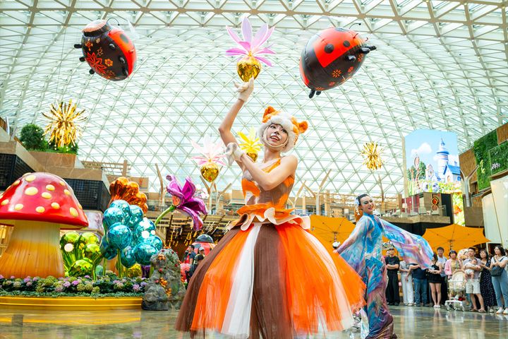 Garden Wonderland at The Spectacle in MGM COTAI combines live performances, whimsical garden-themed installations and immersive entertainment for visitors of all ages.