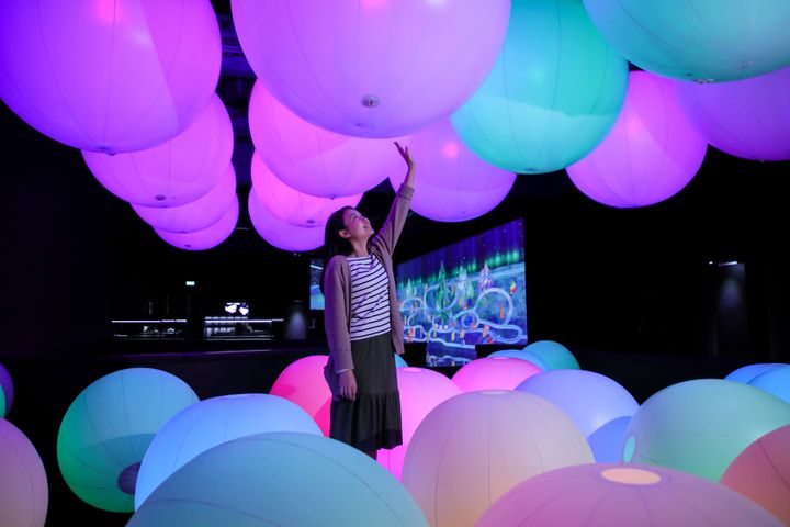 exhibit  learn play teamlab future park  ant 2115