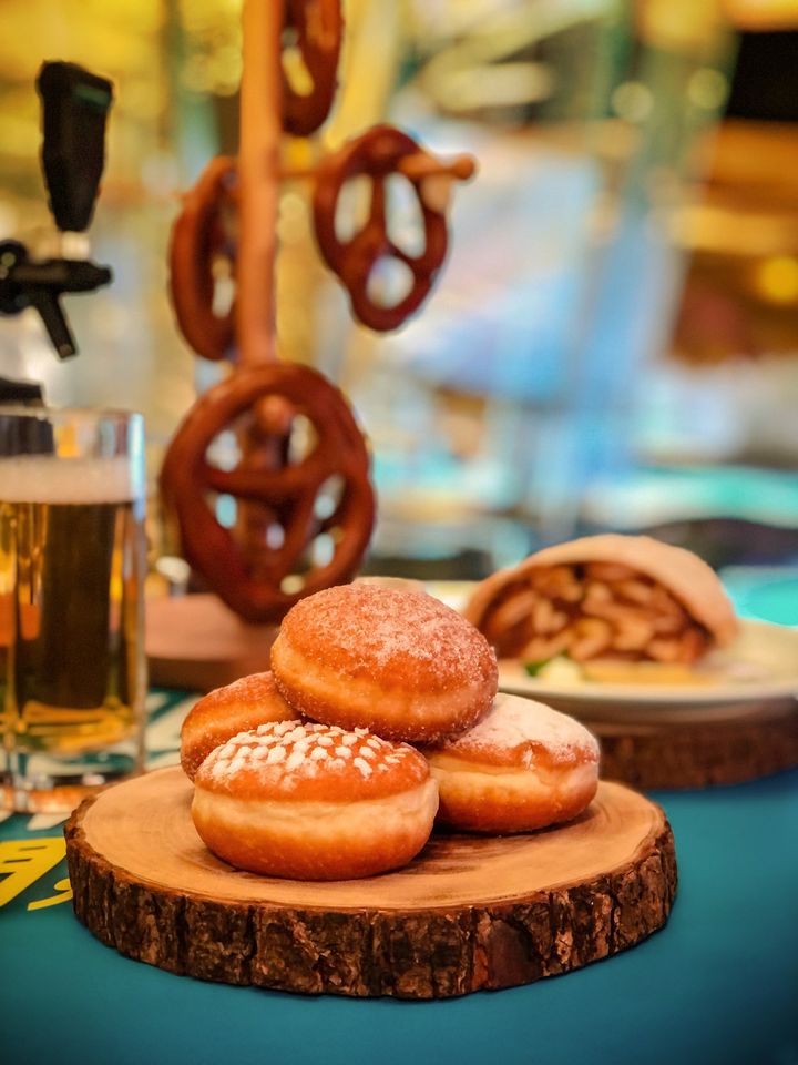 press release  mgm hosts cheers macau in a bid to lift spirits in town  02c cheers macau 1