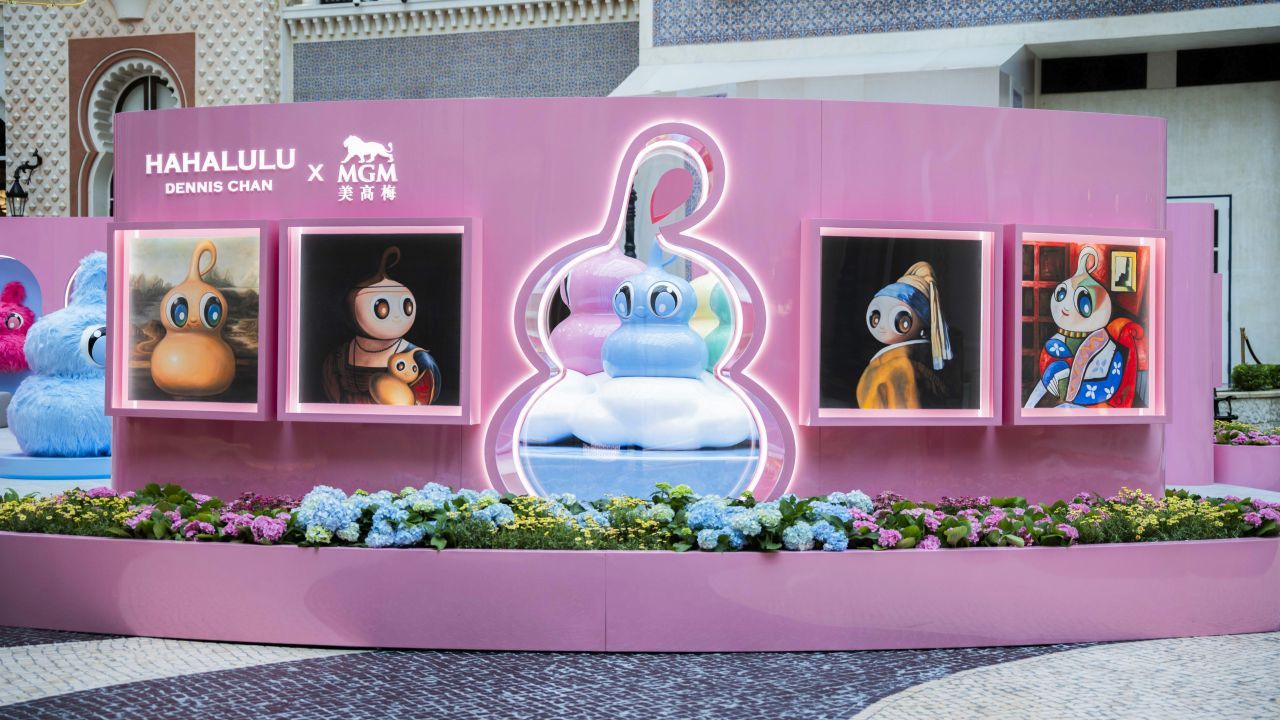 “HAHALULU Masters Tribute Series” at MGM MACAU showcases pop art-inspired interpretations of iconic artistic styles, featuring the signature hulu character in a colorful exhibition display at Grande Praça.