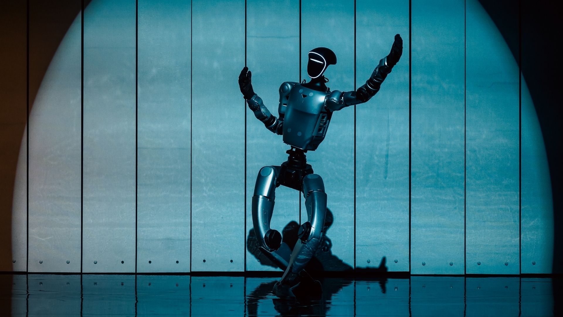 The G1 humanoid robot debuts in “MACAU 2049”, combining advanced robotics technology with immersive stage performance to explore the future of culture and innovation.