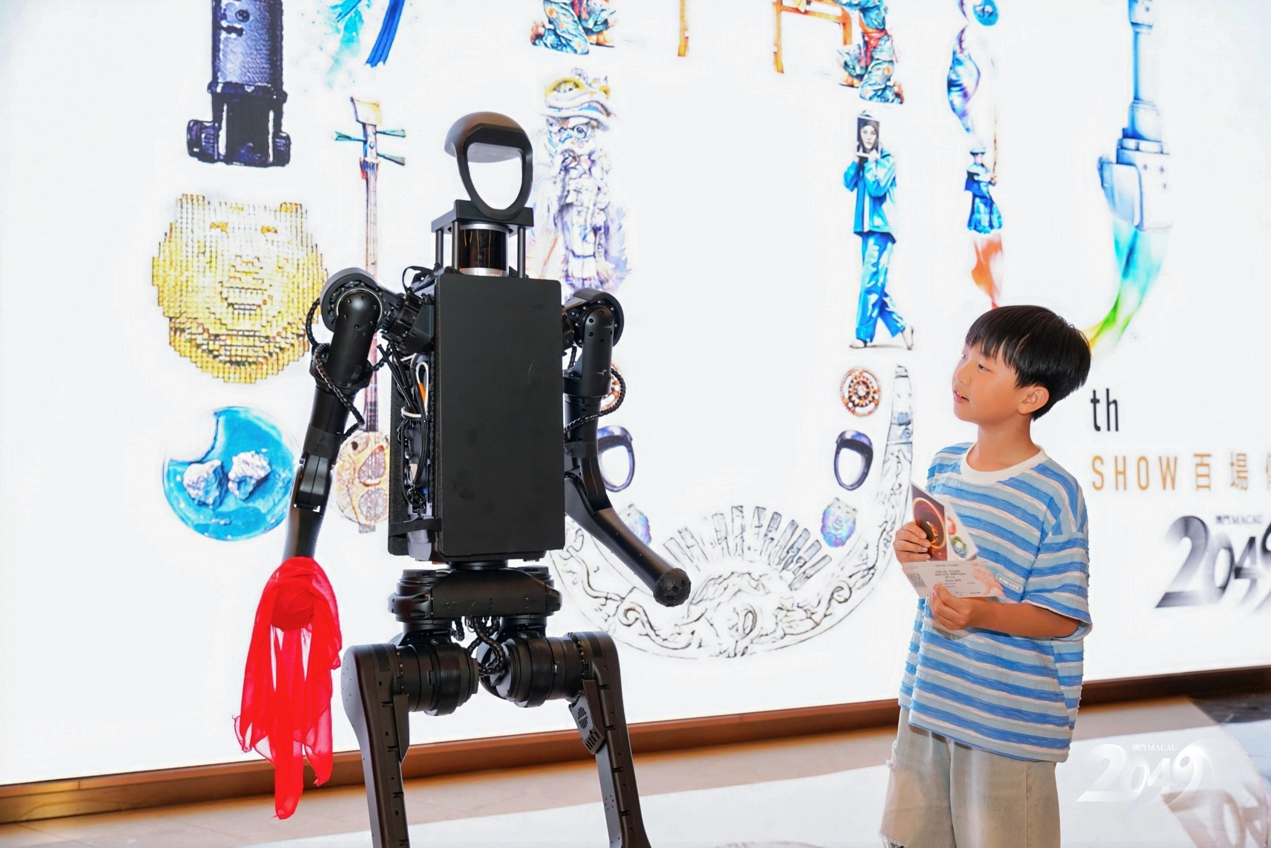 Child exploring the robot at “MACAU 2049”, a family-friendly Macau attraction combining technology, culture, and immersive entertainment.
