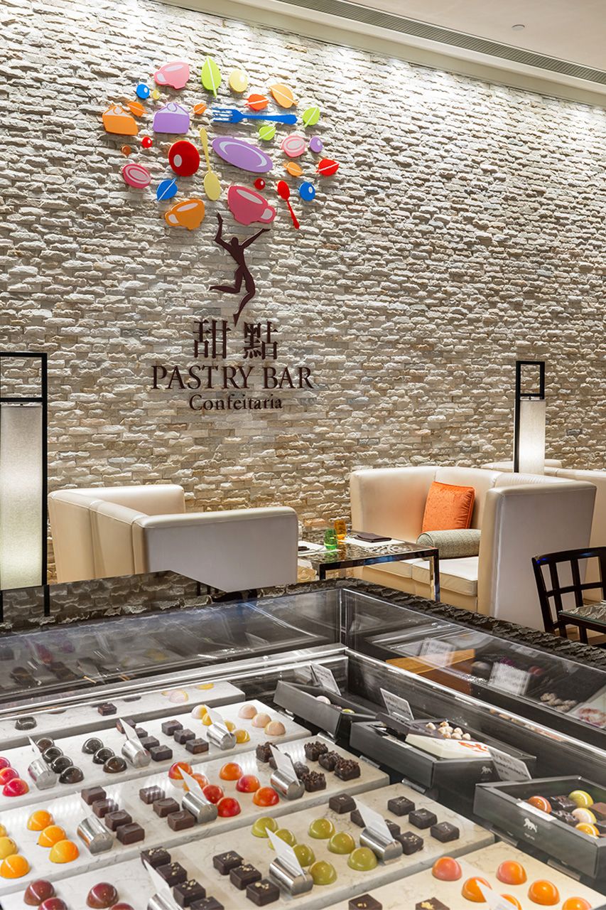 dining-PastryBar-carousel-2.jpg