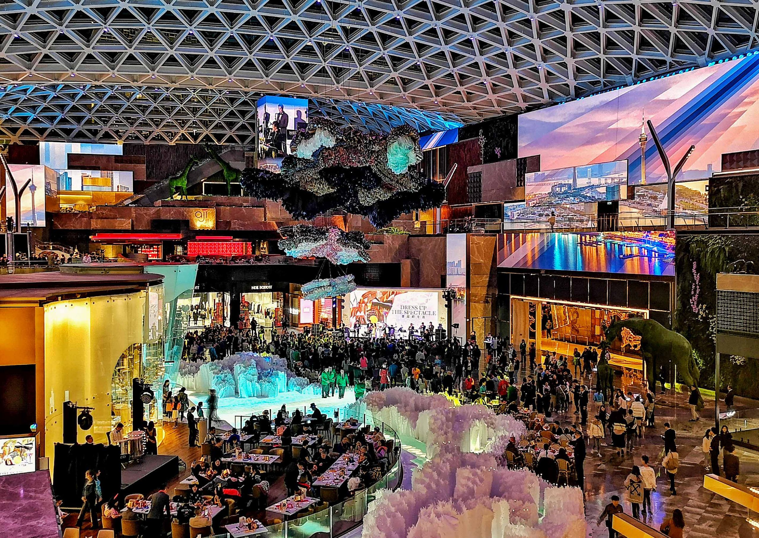 press release  mgm dress spectacle greet year 2020  20200101 countdown 01